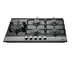 - What it is: A stainless-looking gas cooktop with five burners and control knobs along the front edge, designed for surface installation in a kitchen.
- Intended audience: Unisex, suitable for general home kitchen use (appears to be a standard 90 cm gas hob for adults).
- Notable attributes: Five gas burners of varying sizes, with cast iron pan supports, and a sleek black glass surface. Front-mounted control knobs (likely metal) for burner operation. The overall style is modern and compact, with a 90 cm width. No branding visible beyond “HANS.”