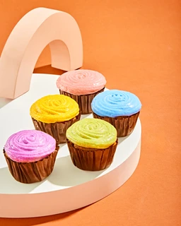 Rainbow_cupcakes_16d81de0-d2ad-4ed9-b9cc-74f3b73ea00f