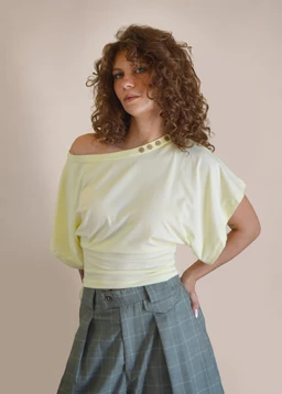 buttercupTeeclose_c1fe049f-cf64-403a-a87d-293a0c12af66