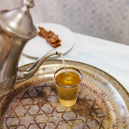 ramadan-concept-with-tea_c003daba-7b24-46e7-8a67-28b57a656d24