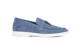 - A blue suede loafer with a clean, low-profile silhouette and white rubber sole. The style features a penny-loafer strap across the upper and a small decorative tassel/pull-on tab for a refined casual look.
- Intended for women (judging by the sleek, feminine cut and loafer design). Visible materials are blue suede upper with white rubber sole; subtle stitching details and a moc-toe vibe. Notable attributes: soft suede finish, light blue hue, slip-on moc/loafer style, and a contrasting white sole.