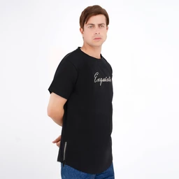 - What the product is: A black short-sleeve cotton T-shirt with a curved hem and side zipper detail, featuring embroidery on the chest.
- Intended audience: Unisex or men’s, based on the model and styling; appears suitable for adult male wear.
- Notable attributes: 100% cotton fabric, black color, curved/tail-length hem with side zippers, white embroidery on the chest, simple crew neck, Elite Collection styling.
